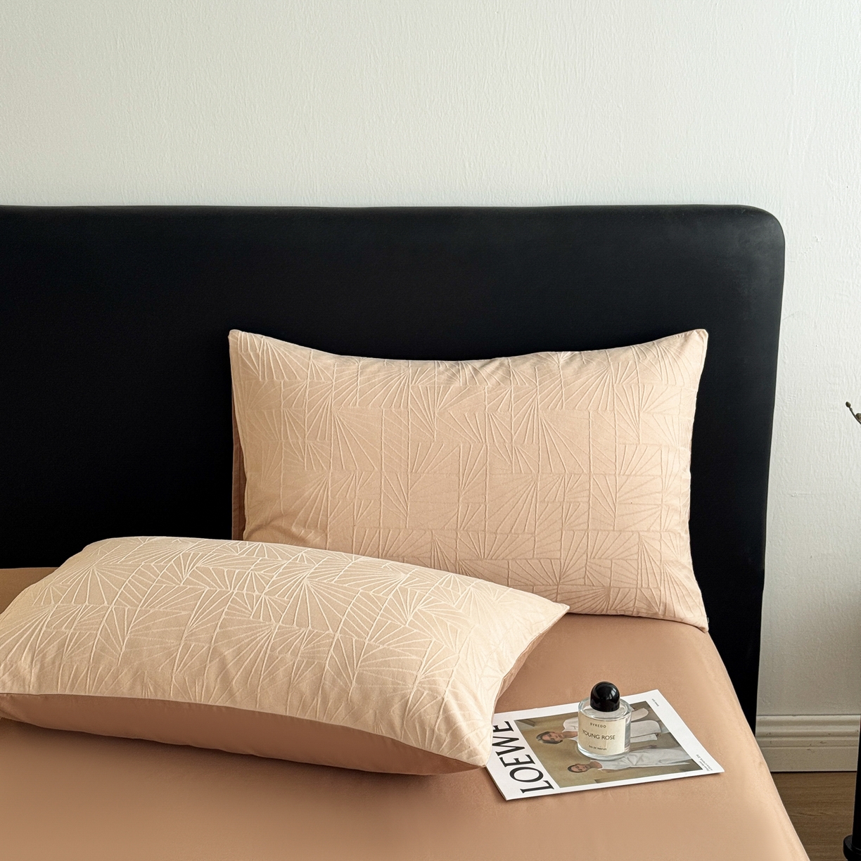 91家纺网 家纺一手货源 找家纺 简宜家居（朝初家纺） 2026新款60立体提花全棉四件套 鎏金棕韵