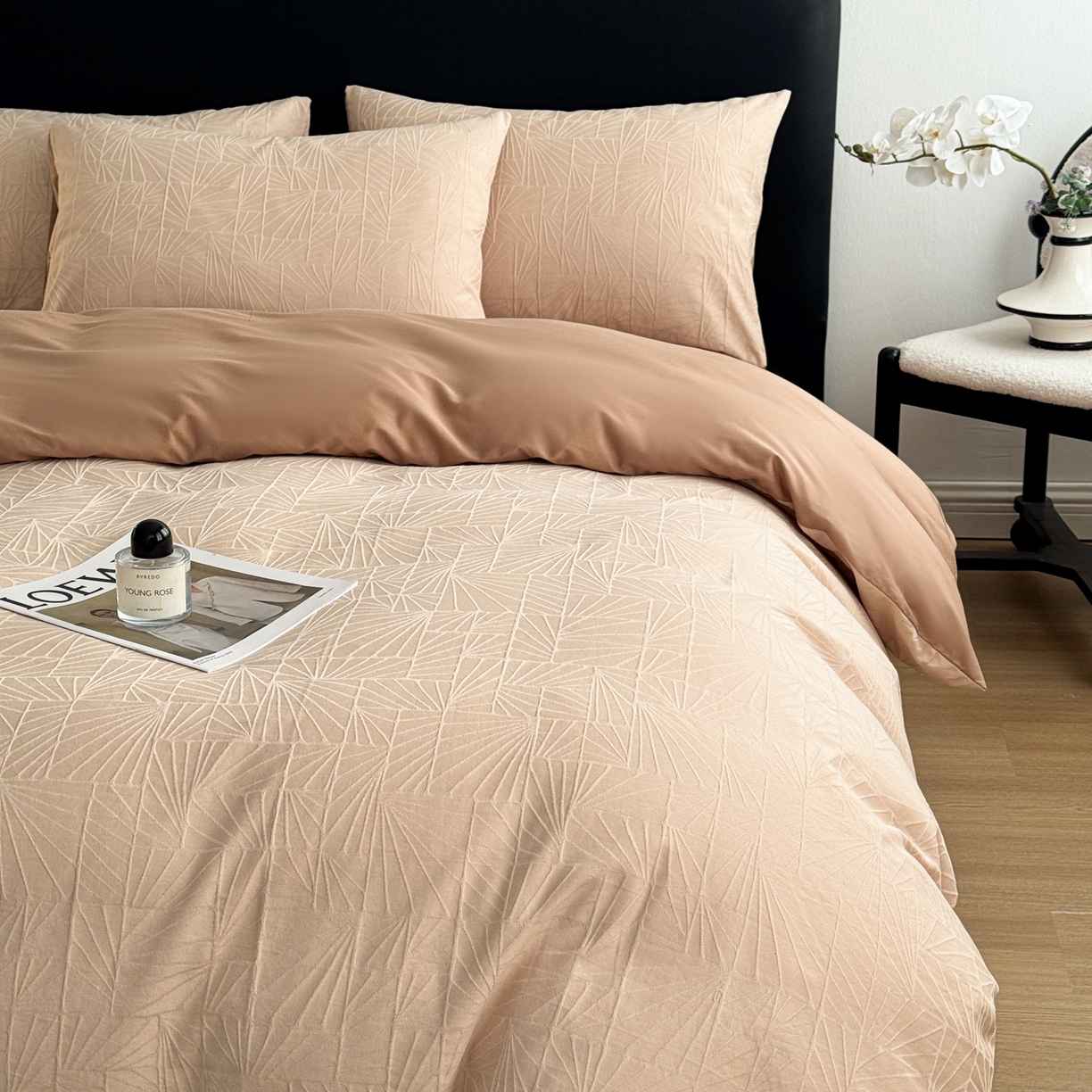 91家纺网 家纺一手货源 找家纺 简宜家居（朝初家纺） 2026新款60立体提花全棉四件套 鎏金棕韵