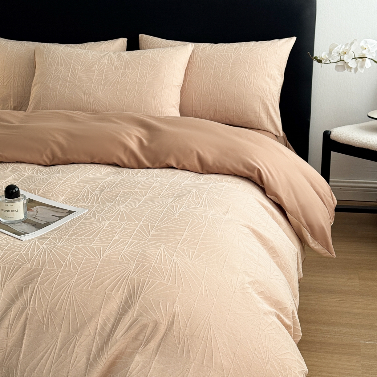 91家纺网 家纺一手货源 找家纺 简宜家居（朝初家纺） 2026新款60立体提花全棉四件套 鎏金棕韵