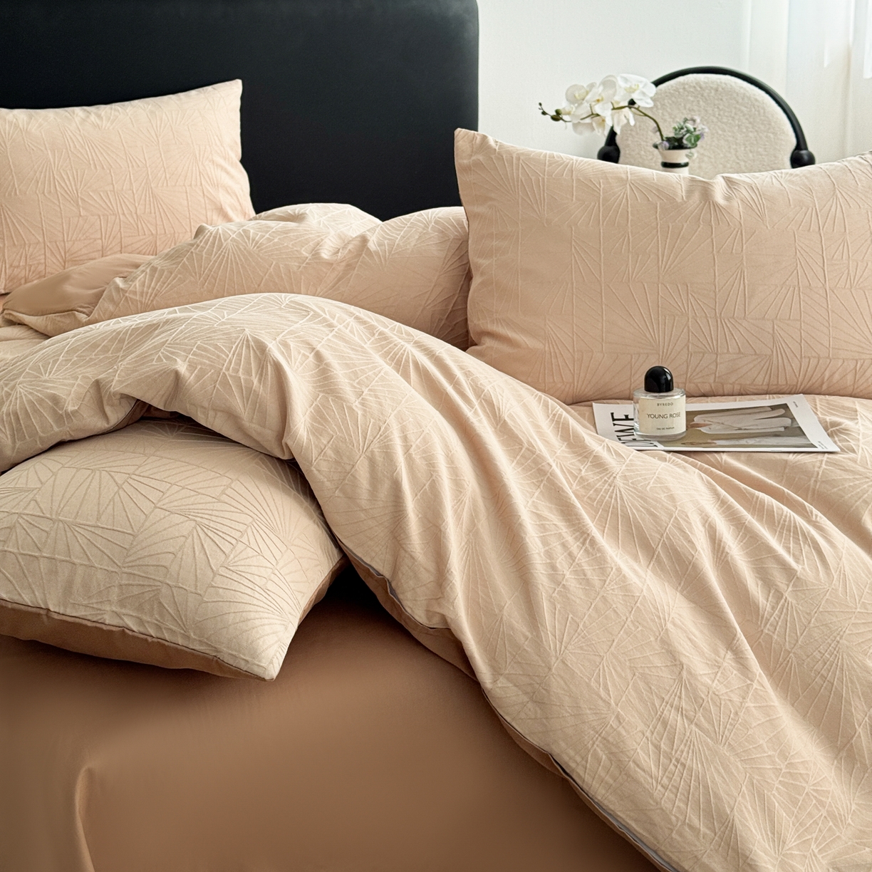 91家纺网 家纺一手货源 找家纺 简宜家居（朝初家纺） 2026新款60立体提花全棉四件套 鎏金棕韵