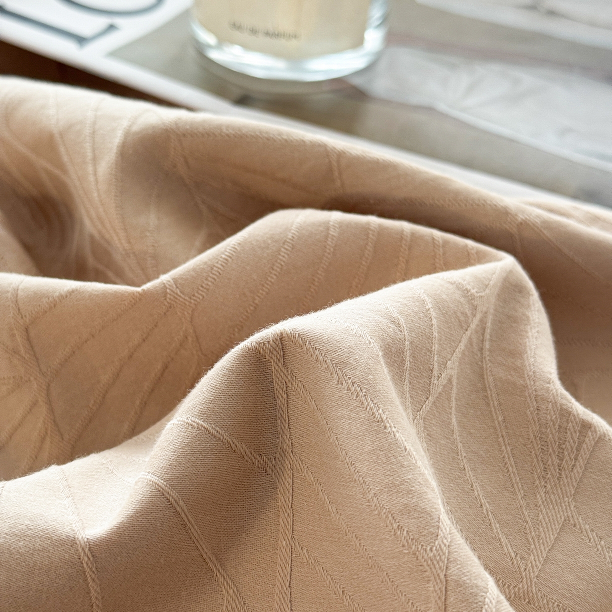 91家纺网 家纺一手货源 找家纺 简宜家居（朝初家纺） 2026新款60立体提花全棉四件套 鎏金棕韵