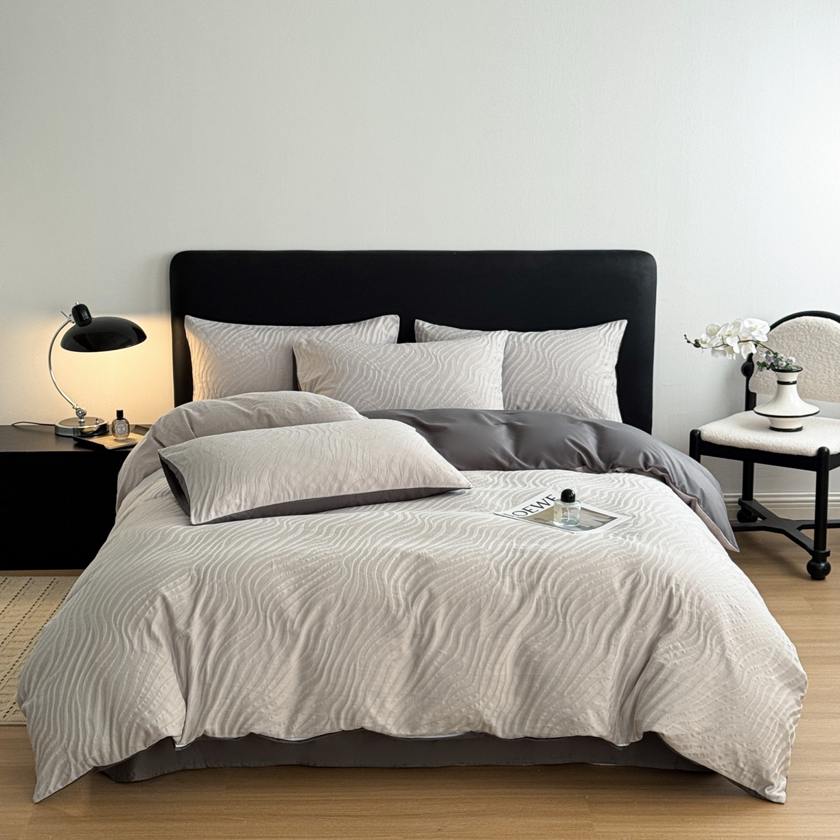 91家纺网 家纺一手货源 找家纺 简宜家居（朝初家纺） 2026新款60立体提花全棉四件套 烟墨波纹