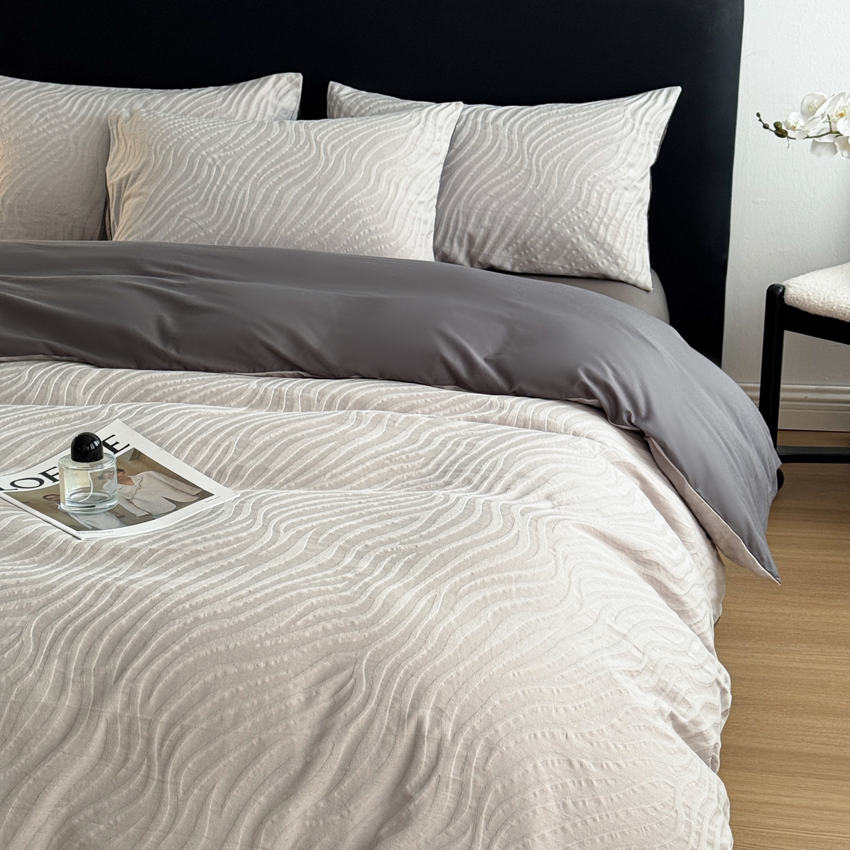 91家纺网 家纺一手货源 找家纺 简宜家居（朝初家纺） 2026新款60立体提花全棉四件套 烟墨波纹