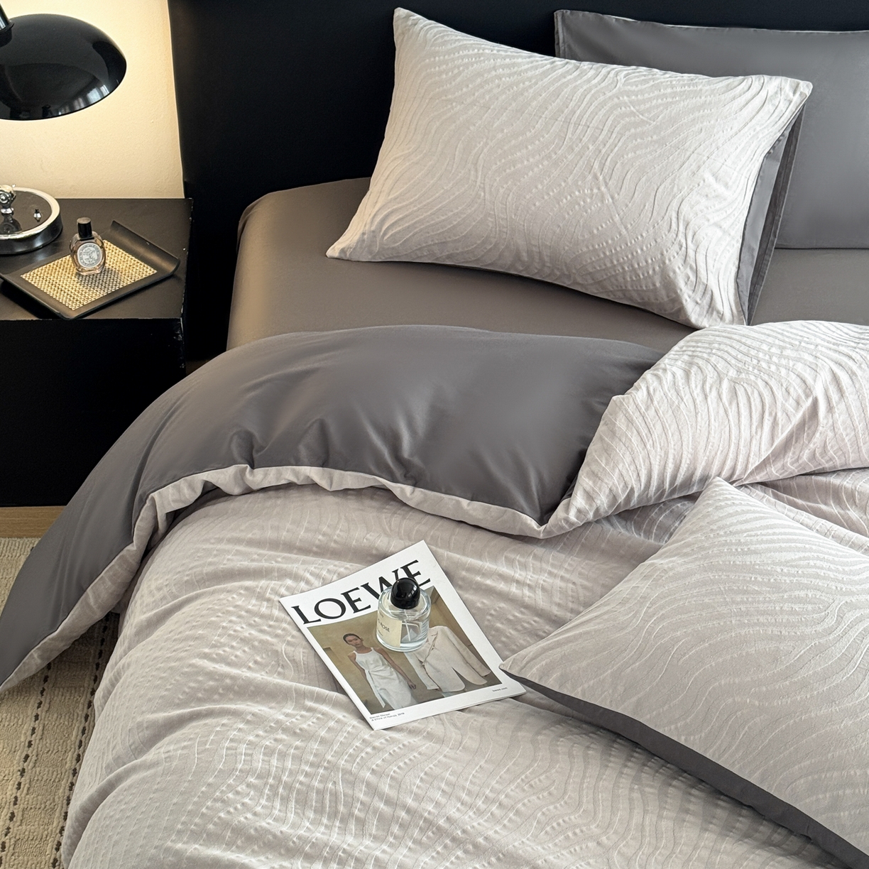 91家纺网 家纺一手货源 找家纺 简宜家居（朝初家纺） 2026新款60立体提花全棉四件套 烟墨波纹