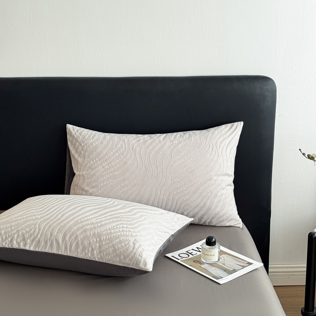 91家纺网 家纺一手货源 找家纺 简宜家居（朝初家纺） 2026新款60立体提花全棉四件套 烟墨波纹