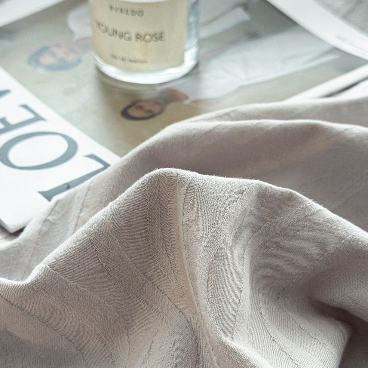 91家纺网 家纺一手货源 找家纺 简宜家居（朝初家纺） 2026新款60立体提花全棉四件套 烟墨波纹