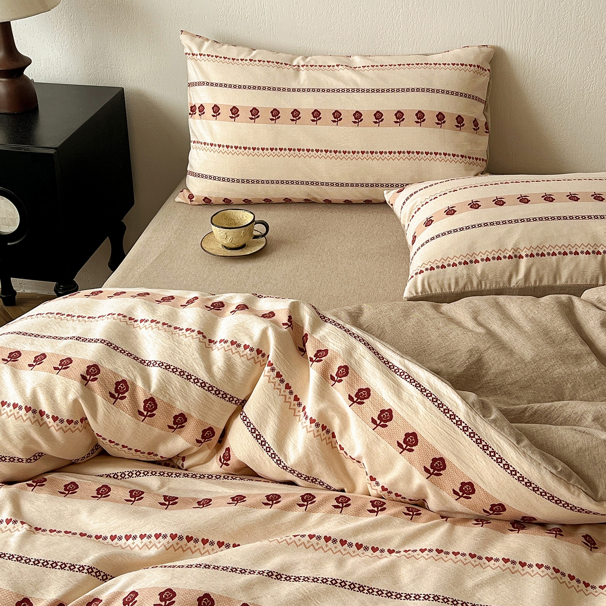 91家纺网 家纺一手货源 找家纺 一比一家纺 2026春季新款高克重加厚色织提花系列四件套 玛奇朵