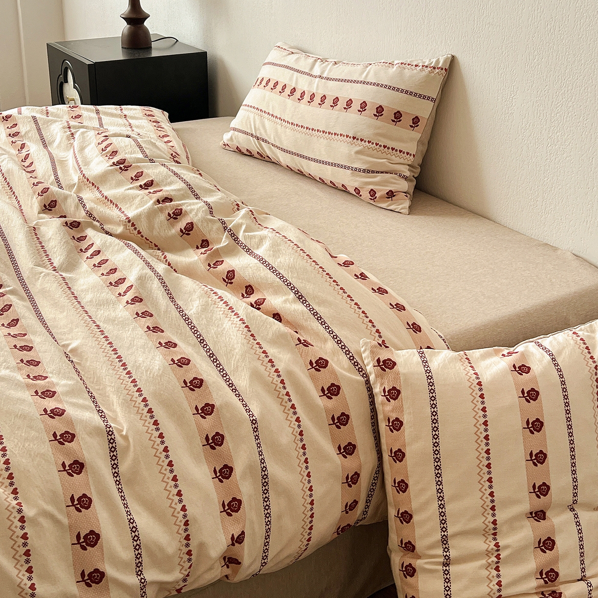 91家纺网 家纺一手货源 找家纺 一比一家纺 2026春季新款高克重加厚色织提花系列四件套 玛奇朵