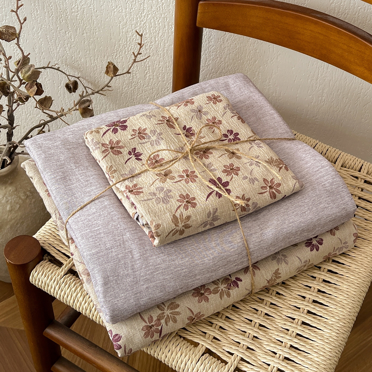 91家纺网 家纺一手货源 找家纺 一比一家纺 2026春季新款高克重加厚色织提花系列四件套 漫秋