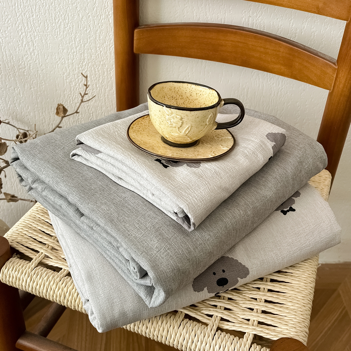 91家纺网 家纺一手货源 找家纺 一比一家纺 2026春季新款高克重加厚色织提花系列四件套 萌萌狗