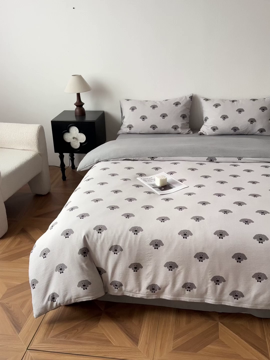 91家纺网 家纺一手货源 找家纺 一比一家纺 2026春季新款高克重加厚色织提花系列四件套 萌萌狗