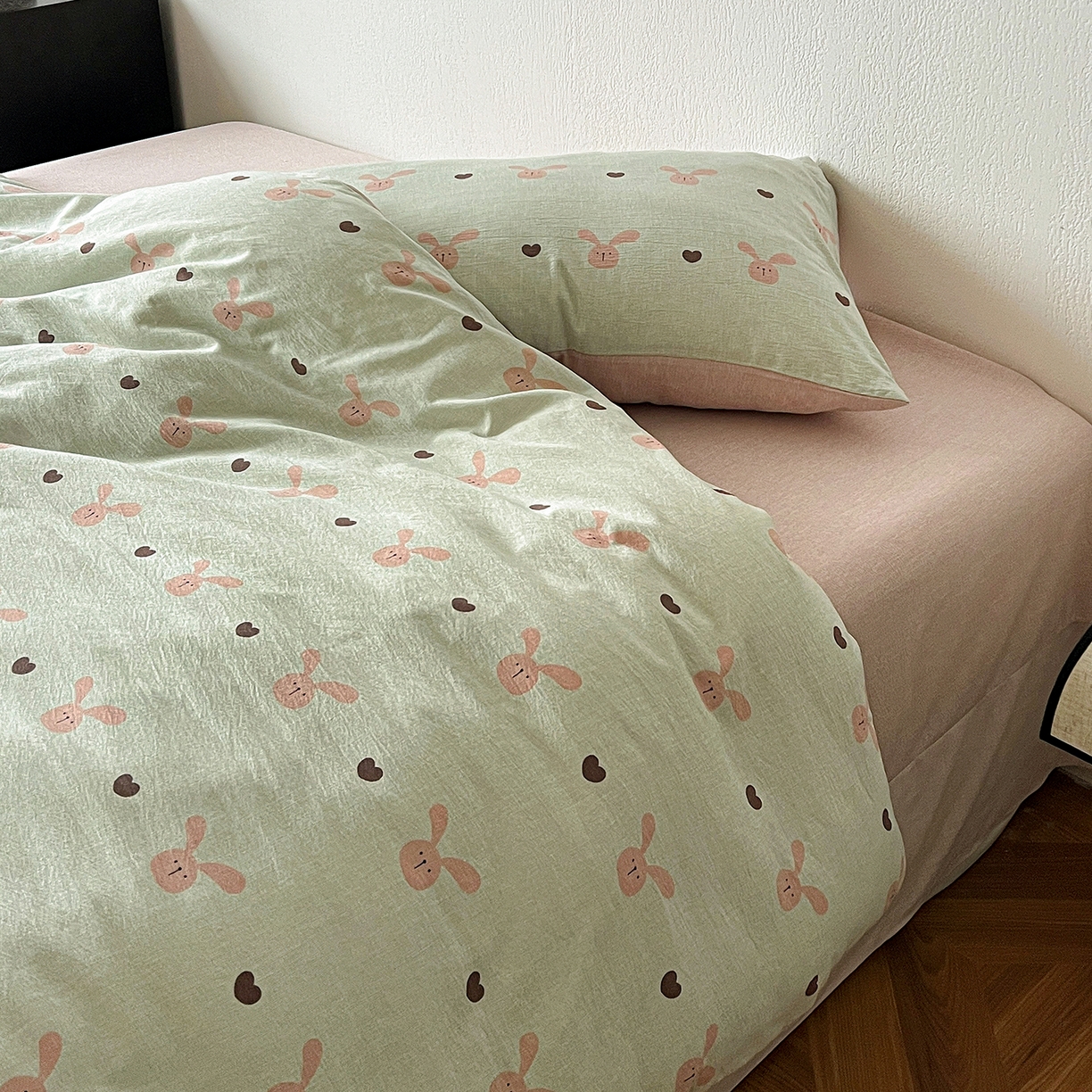 91家纺网 家纺一手货源 找家纺 一比一家纺 2026春季新款高克重加厚色织提花系列四件套 萌萌兔