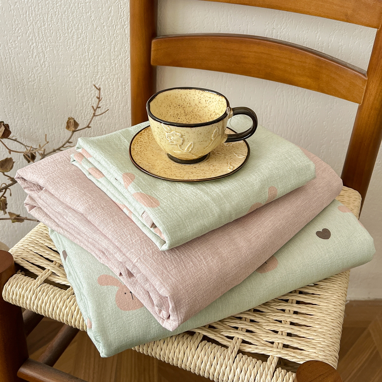 91家纺网 家纺一手货源 找家纺 一比一家纺 2026春季新款高克重加厚色织提花系列四件套 萌萌兔