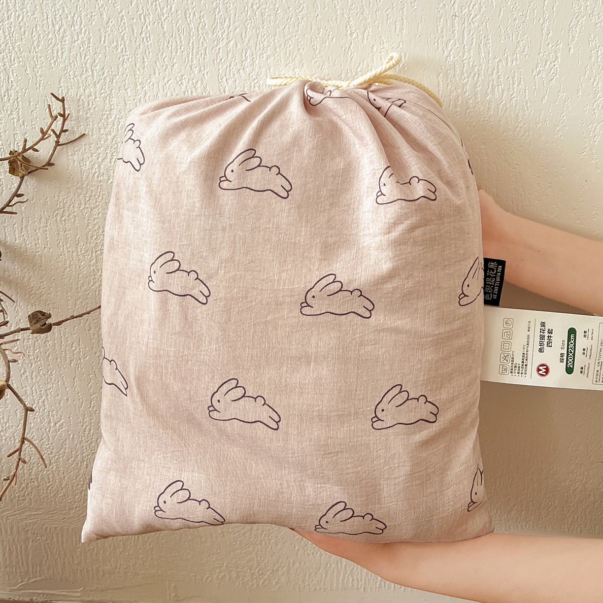 91家纺网 家纺一手货源 找家纺 一比一家纺 2026春季新款高克重加厚色织提花系列四件套 蘑菇兔-粉