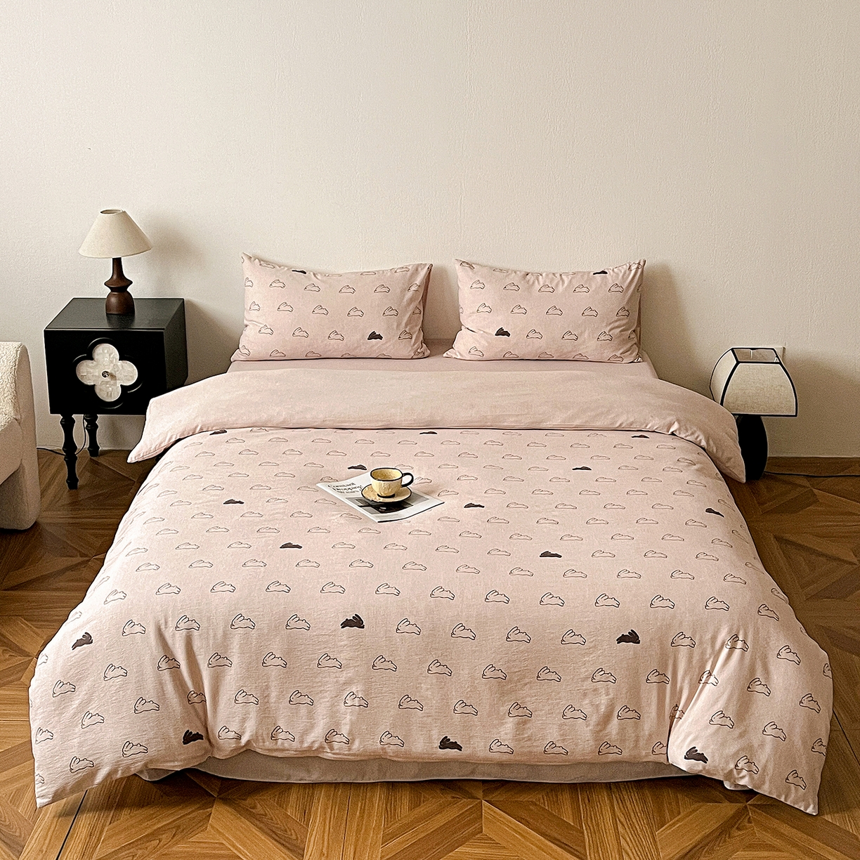 91家纺网 家纺一手货源 找家纺 一比一家纺 2026春季新款高克重加厚色织提花系列四件套 蘑菇兔-粉