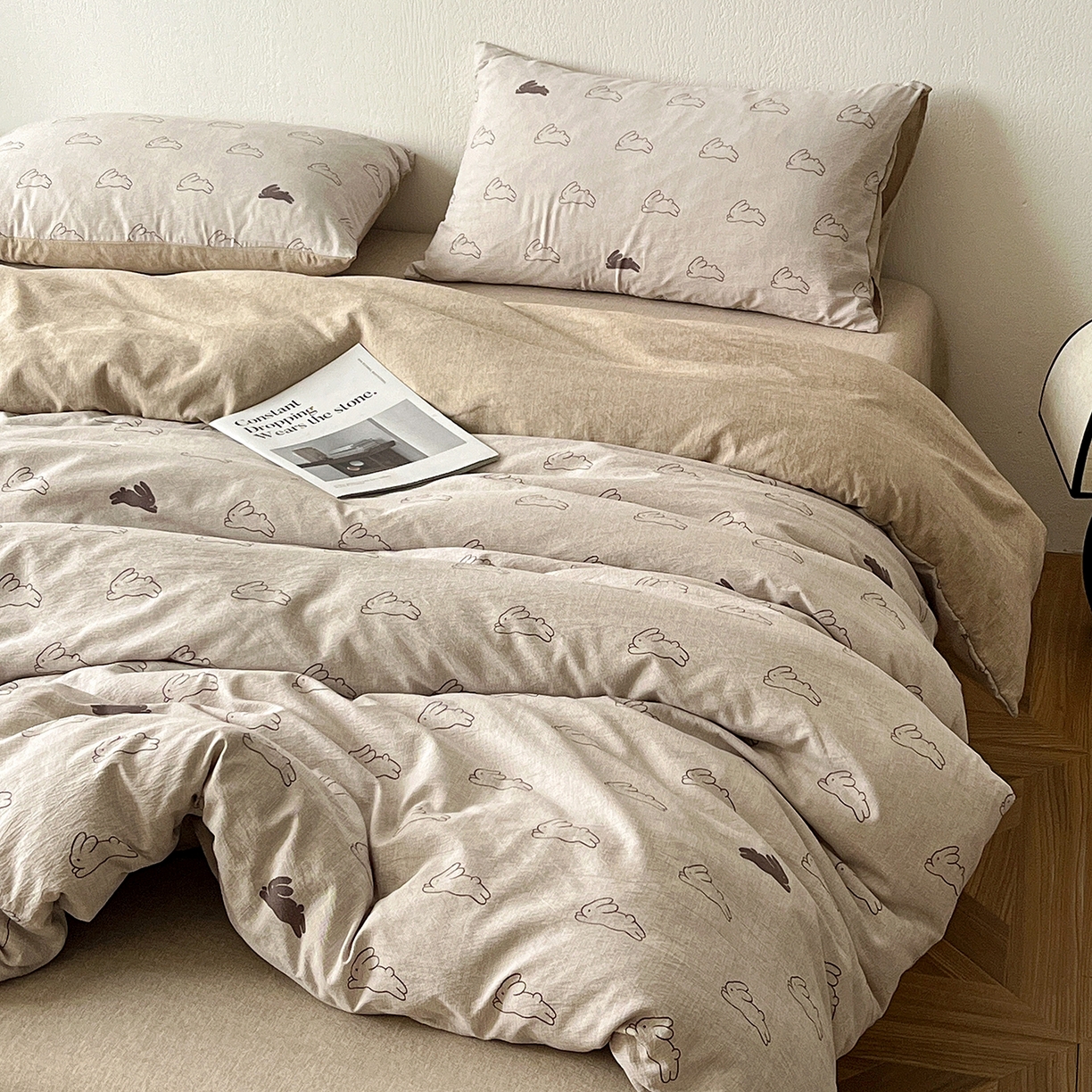 91家纺网 家纺一手货源 找家纺 一比一家纺 2026春季新款高克重加厚色织提花系列四件套 蘑菇兔-咖