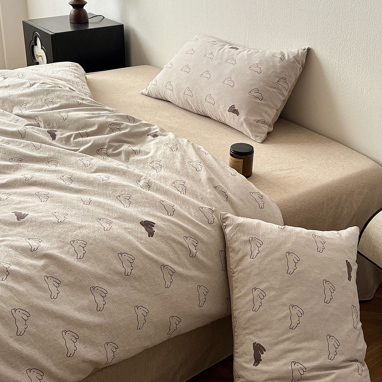 91家纺网 家纺一手货源 找家纺 一比一家纺 2026春季新款高克重加厚色织提花系列四件套 蘑菇兔-咖