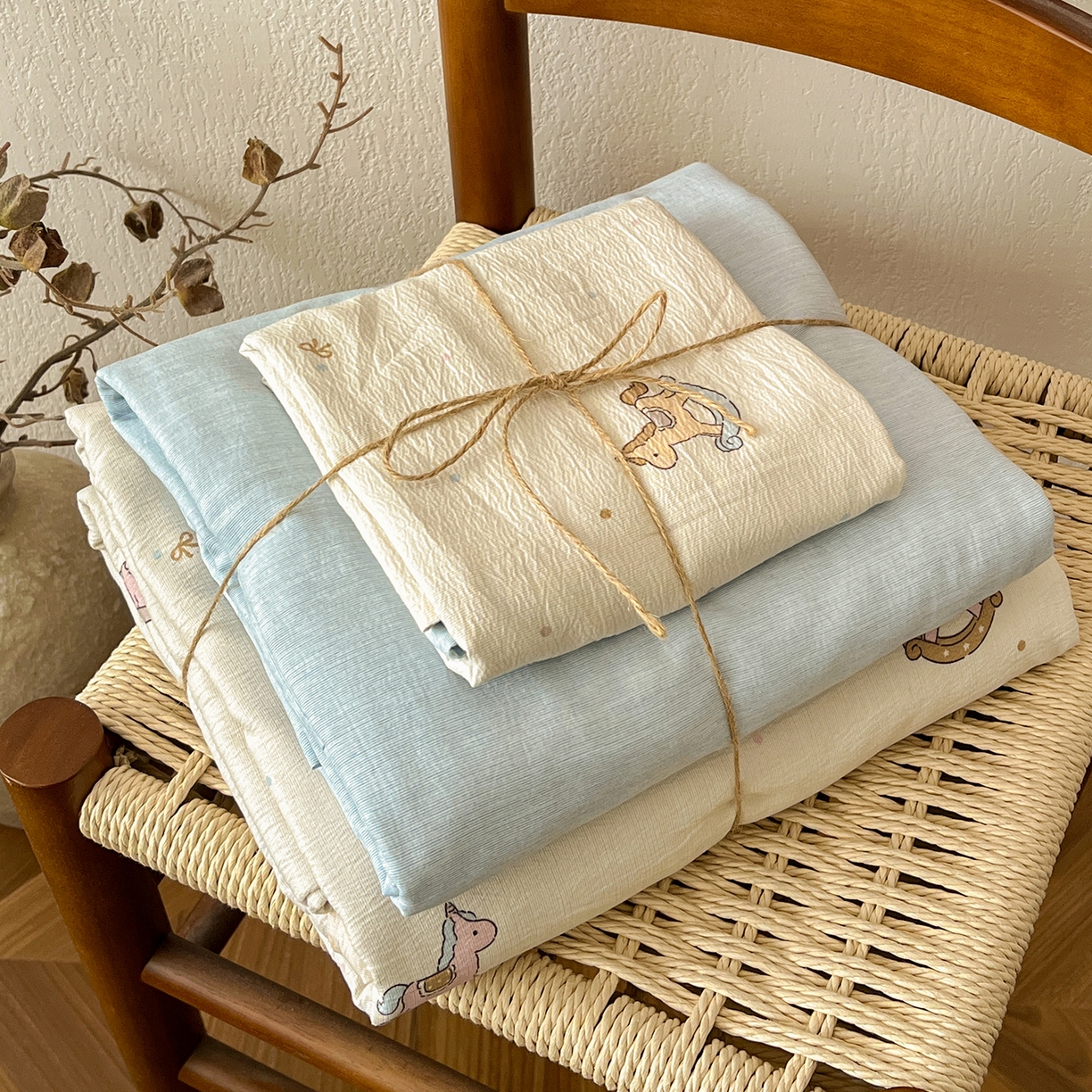 91家纺网 家纺一手货源 找家纺 一比一家纺 2026春季新款高克重加厚色织提花系列四件套 童梦园