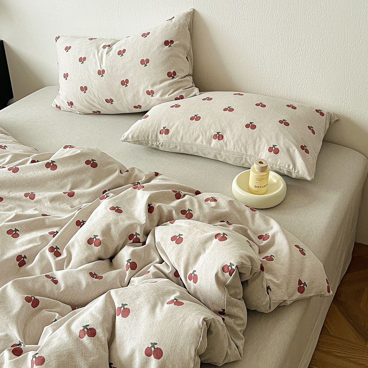 91家纺网 家纺一手货源 找家纺 一比一家纺 2026春季新款高克重加厚色织提花系列四件套 小樱桃