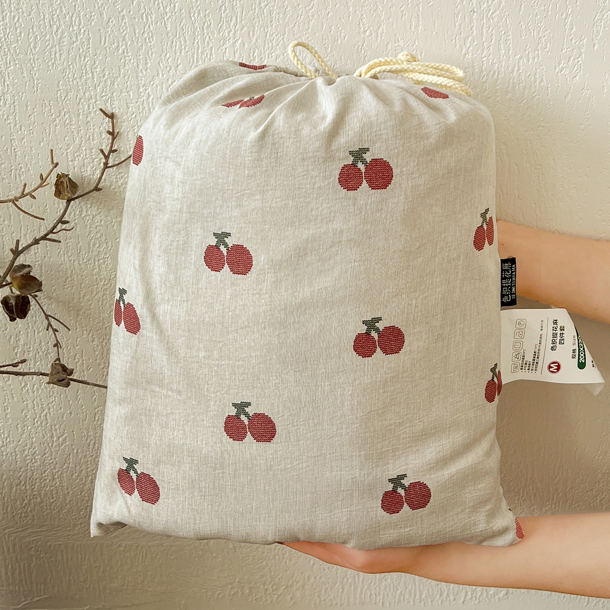 91家纺网 家纺一手货源 找家纺 一比一家纺 2026春季新款高克重加厚色织提花系列四件套 小樱桃