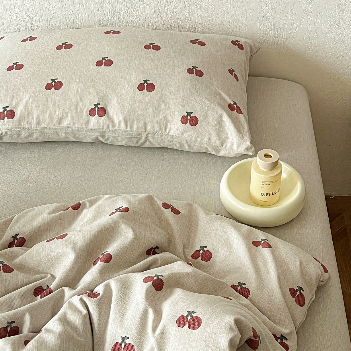 91家纺网 家纺一手货源 找家纺 一比一家纺 2026春季新款高克重加厚色织提花系列四件套 小樱桃