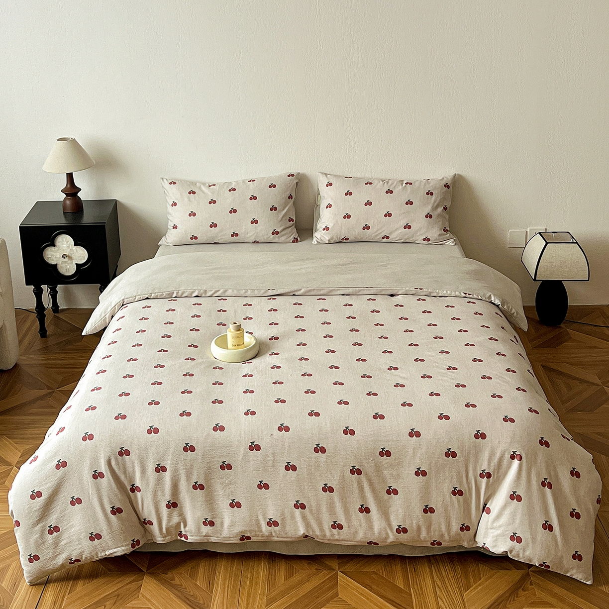 91家纺网 家纺一手货源 找家纺 一比一家纺 2026春季新款高克重加厚色织提花系列四件套 小樱桃