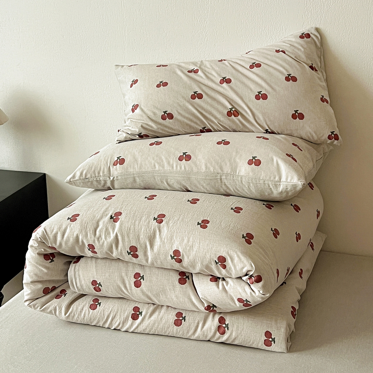 91家纺网 家纺一手货源 找家纺 一比一家纺 2026春季新款高克重加厚色织提花系列四件套 小樱桃