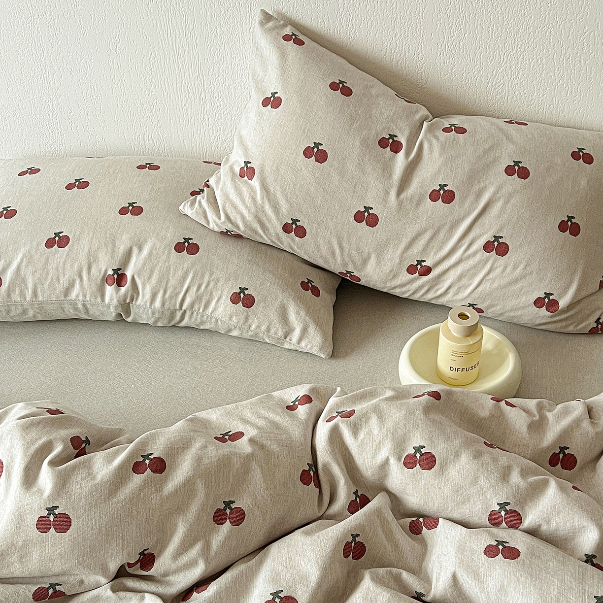 91家纺网 家纺一手货源 找家纺 一比一家纺 2026春季新款高克重加厚色织提花系列四件套 小樱桃