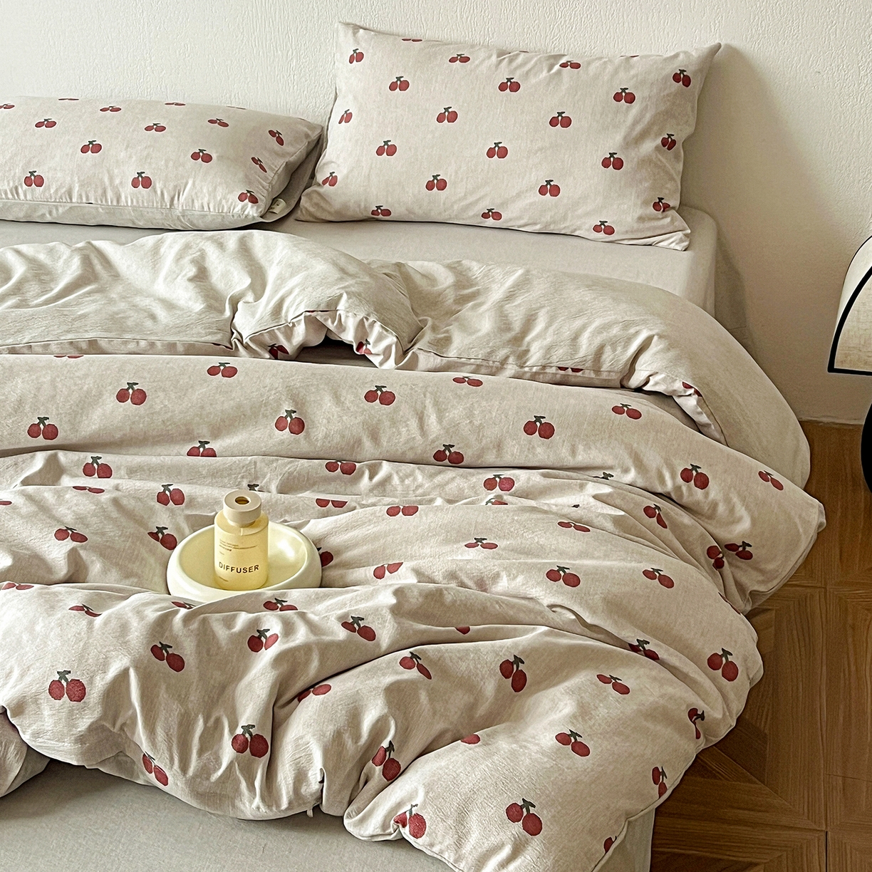 91家纺网 家纺一手货源 找家纺 一比一家纺 2026春季新款高克重加厚色织提花系列四件套 小樱桃