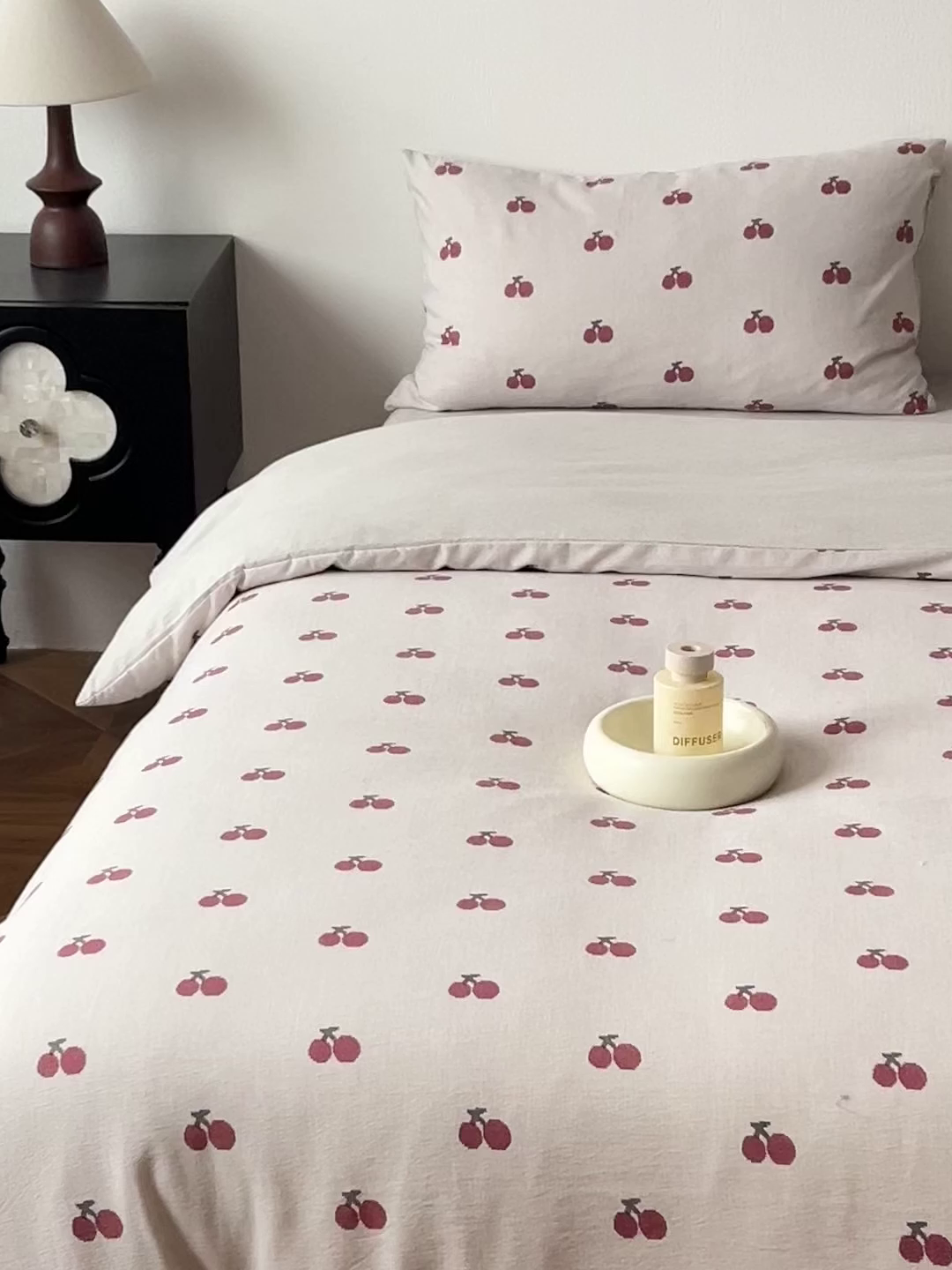 91家纺网 家纺一手货源 找家纺 一比一家纺 2026春季新款高克重加厚色织提花系列四件套 小樱桃