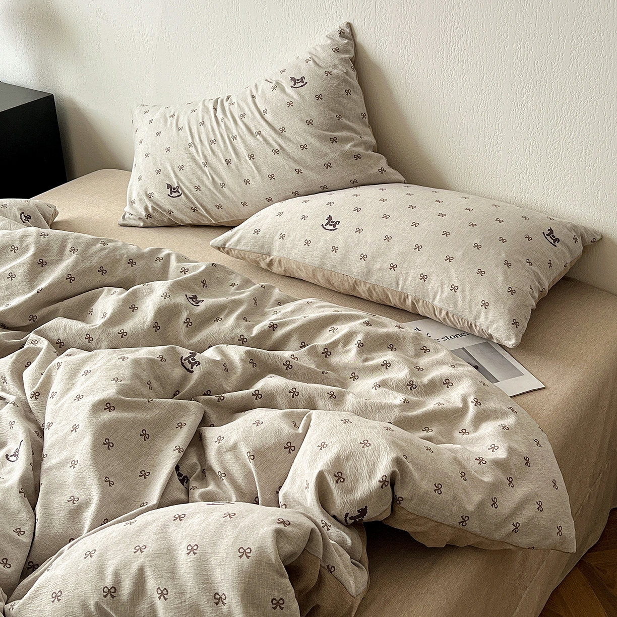 91家纺网 家纺一手货源 找家纺 一比一家纺 2026春季新款高克重加厚色织提花系列四件套 摇摇马