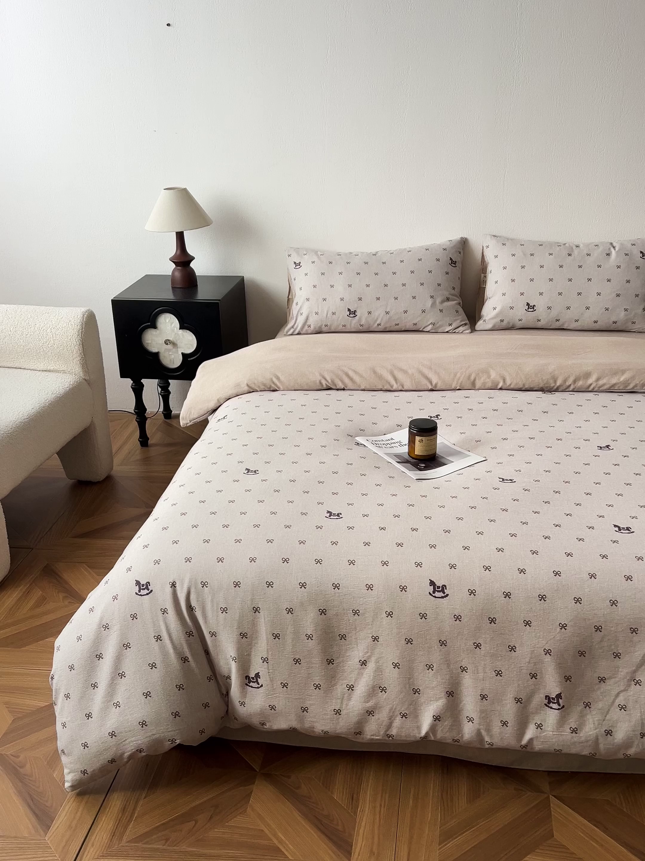 91家纺网 家纺一手货源 找家纺 一比一家纺 2026春季新款高克重加厚色织提花系列四件套 摇摇马