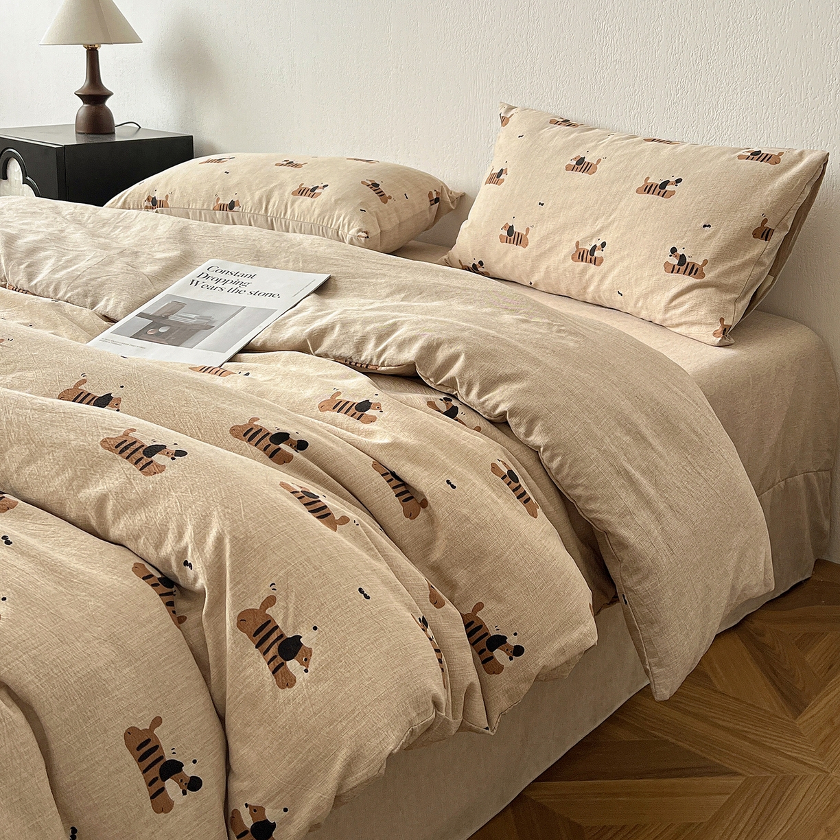 91家纺网 家纺一手货源 找家纺 一比一家纺 2026春季新款高克重加厚色织提花系列四件套 樱桃狗