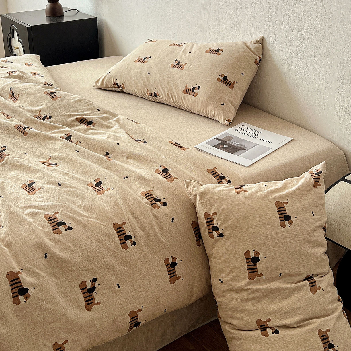 91家纺网 家纺一手货源 找家纺 一比一家纺 2026春季新款高克重加厚色织提花系列四件套 樱桃狗