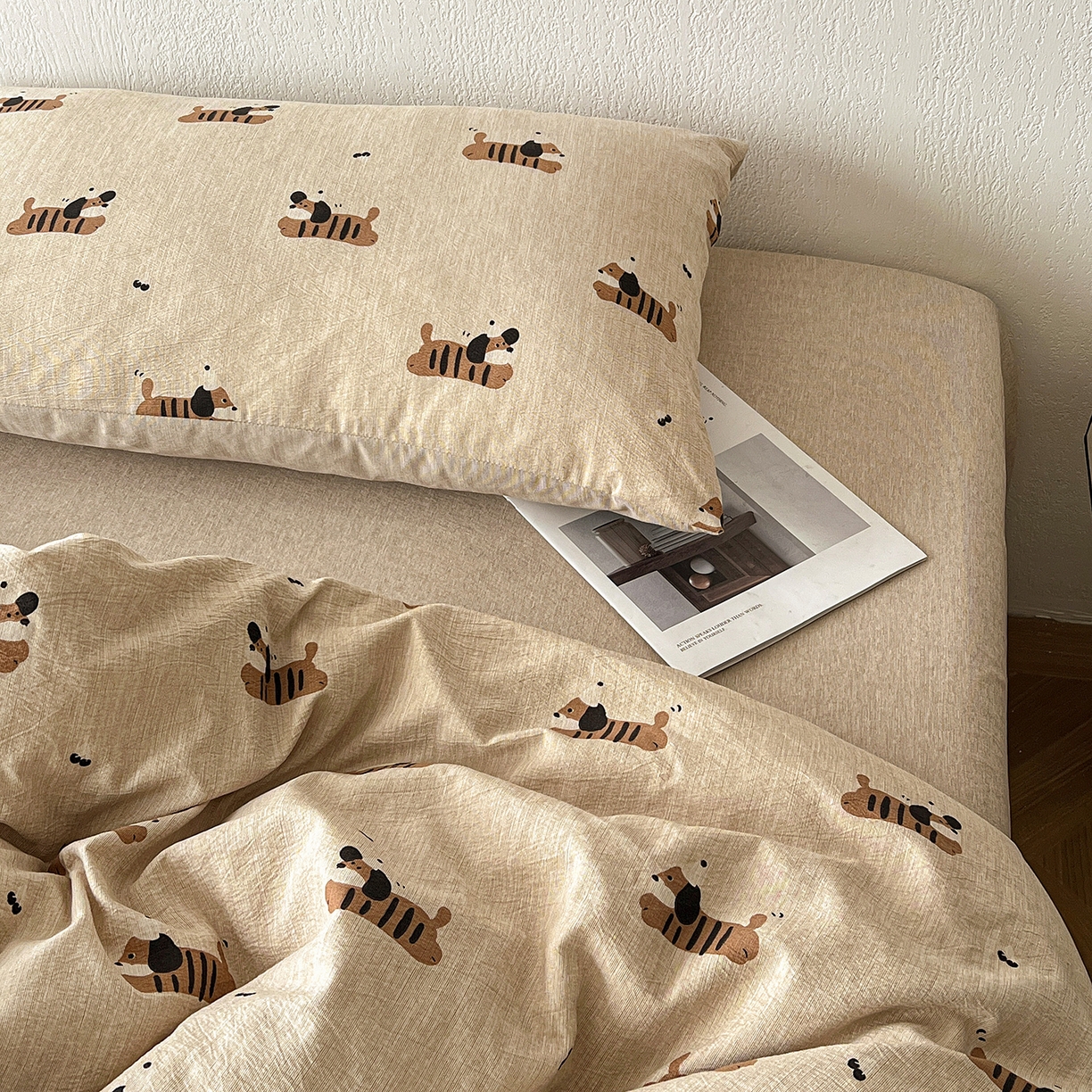 91家纺网 家纺一手货源 找家纺 一比一家纺 2026春季新款高克重加厚色织提花系列四件套 樱桃狗