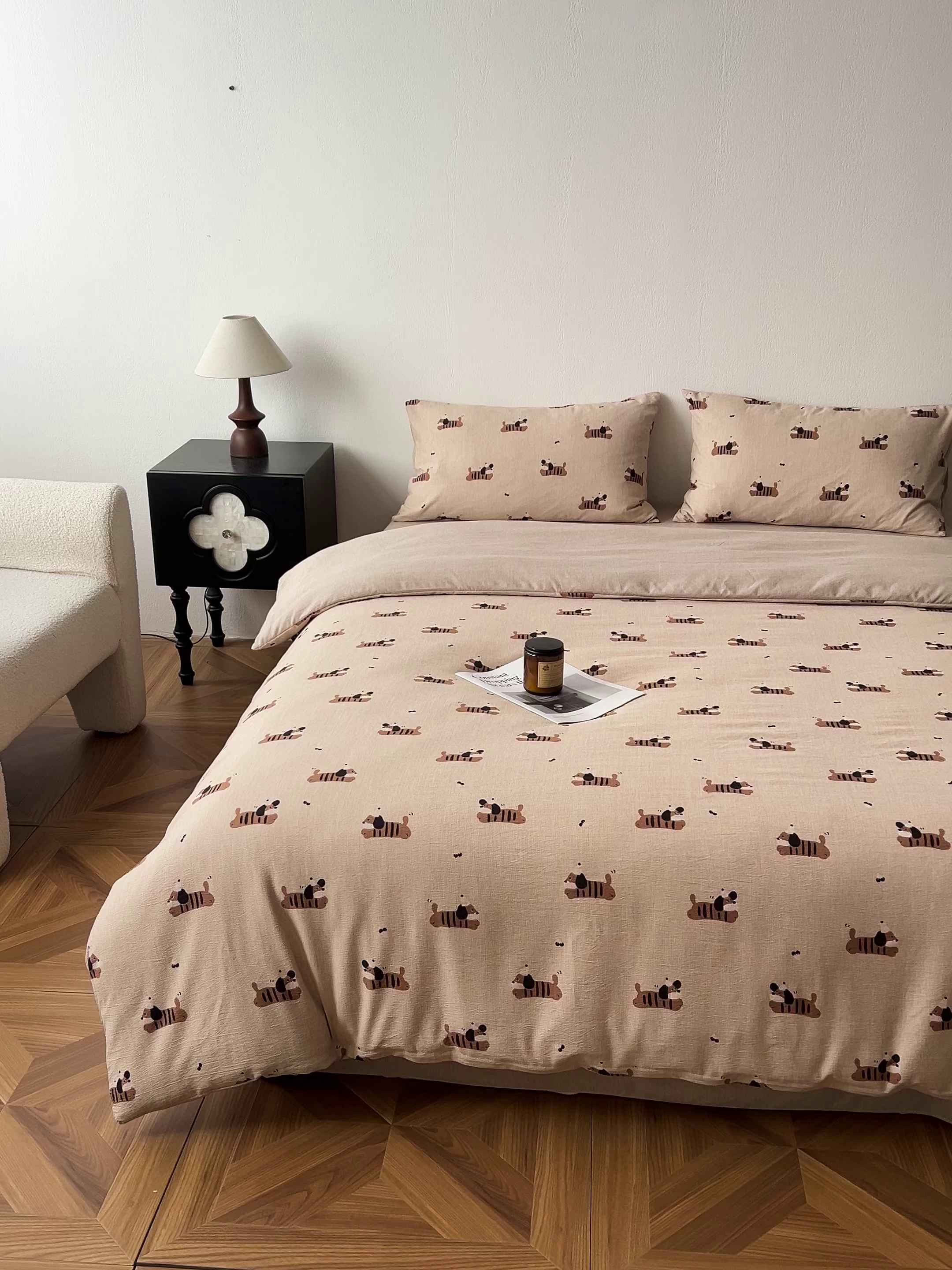 91家纺网 家纺一手货源 找家纺 一比一家纺 2026春季新款高克重加厚色织提花系列四件套 樱桃狗