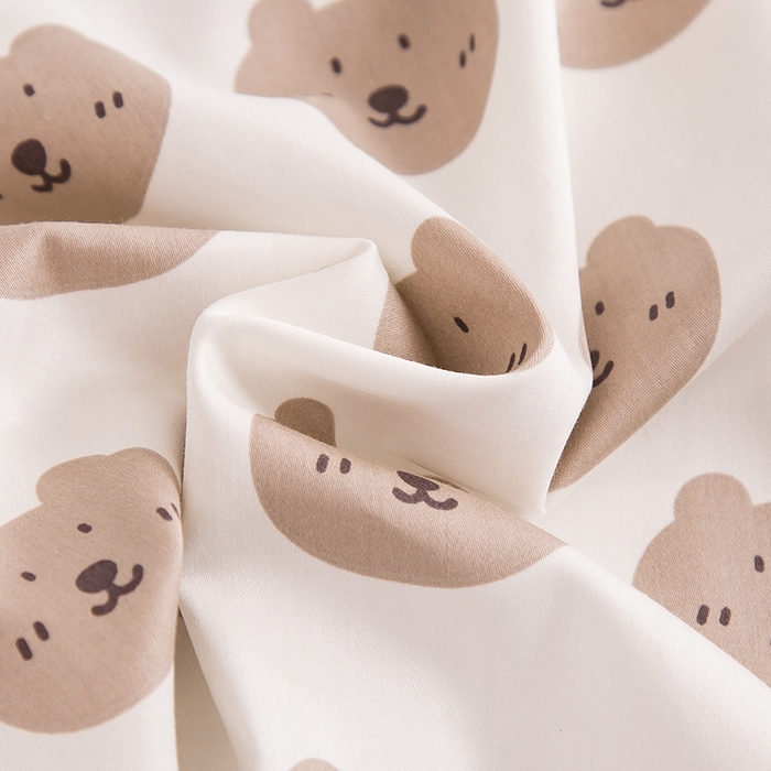 91家纺网 家纺一手货源 找家纺 良佐生活 2026新款60支全棉纯棉贡缎嵌绳款枕套 小熊欢乐谷