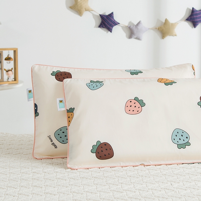 91家纺网 家纺一手货源 找家纺 良佐生活 2026新款60支全棉纯棉贡缎嵌绳款枕套 草莓小町