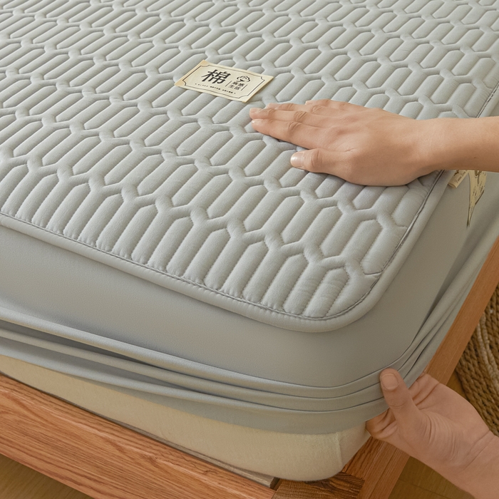 91家纺网 家纺一手货源 找家纺 女子家纺 2026新款新款A类新疆棉花夹棉防水单品床笠 小竹纹-浅灰