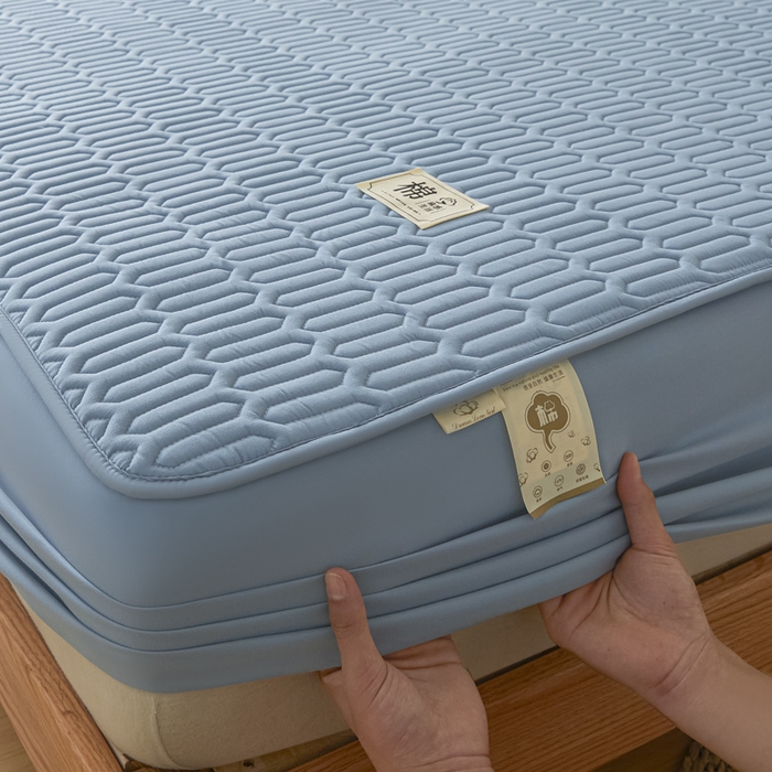 91家纺网 家纺一手货源 找家纺 女子家纺 2026新款新款A类新疆棉花夹棉防水单品床笠 小竹纹-雾蓝