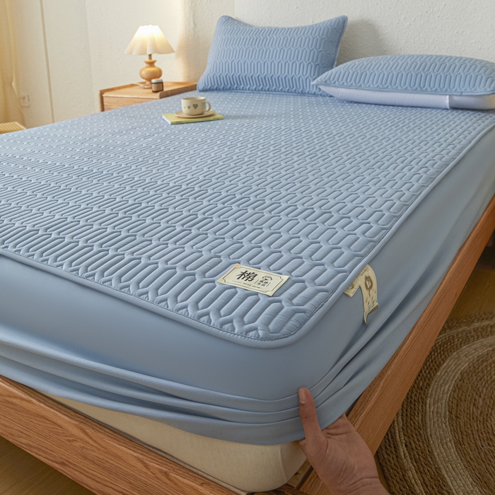 91家纺网 家纺一手货源 找家纺 女子家纺 2026新款新款A类新疆棉花夹棉防水单品床笠 小竹纹-雾蓝