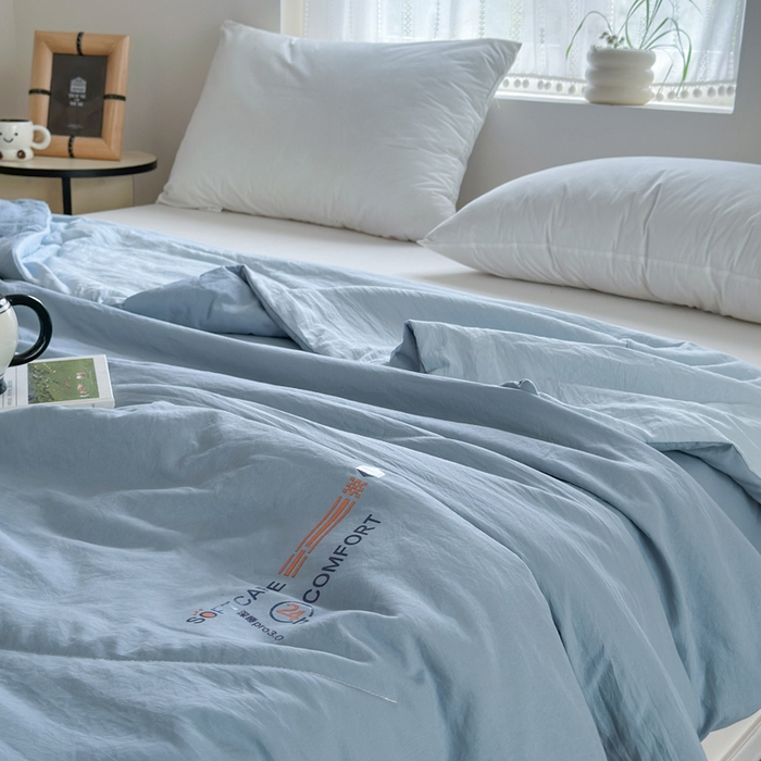 91家纺网 家纺一手货源 找家纺 蓝雀翎 2025新款深睡Pro3.0双感夏被系列 深睡Pro云感夏被-天蓝色