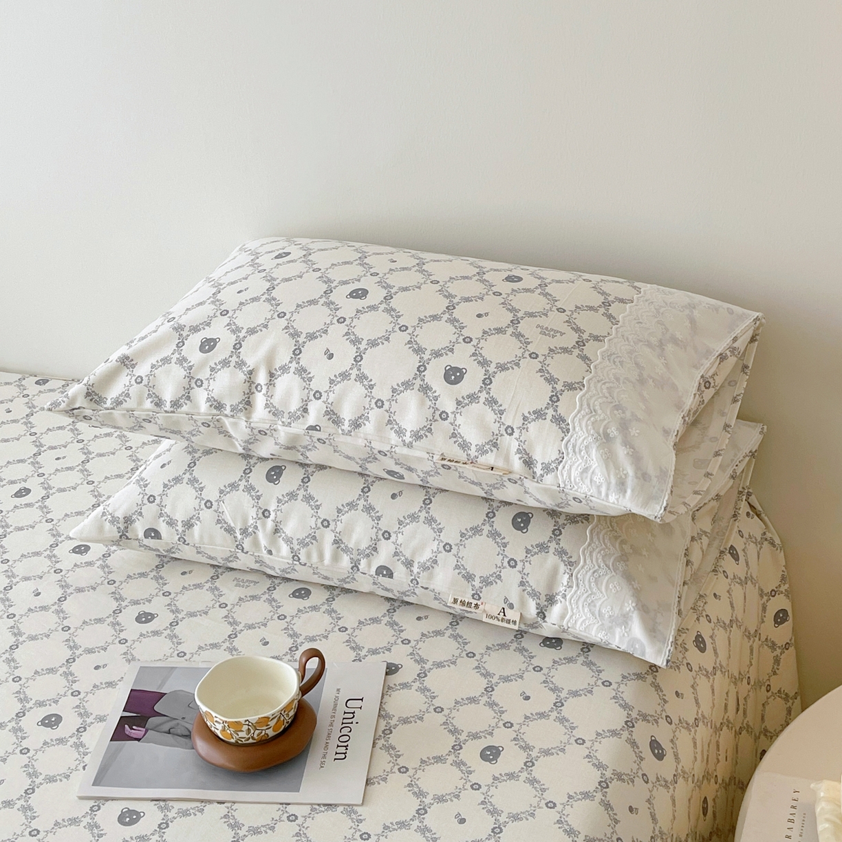 91家纺网 家纺一手货源 找家纺 春皖家纺 2026春夏新款老粗布花边款凉席席子单床单 床单单件 花边-米娅