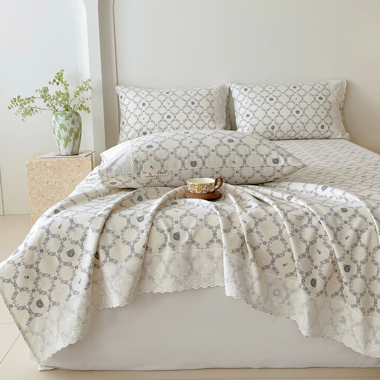 91家纺网 家纺一手货源 找家纺 春皖家纺 2026春夏新款老粗布花边款凉席席子单床单 床单单件 花边-米娅