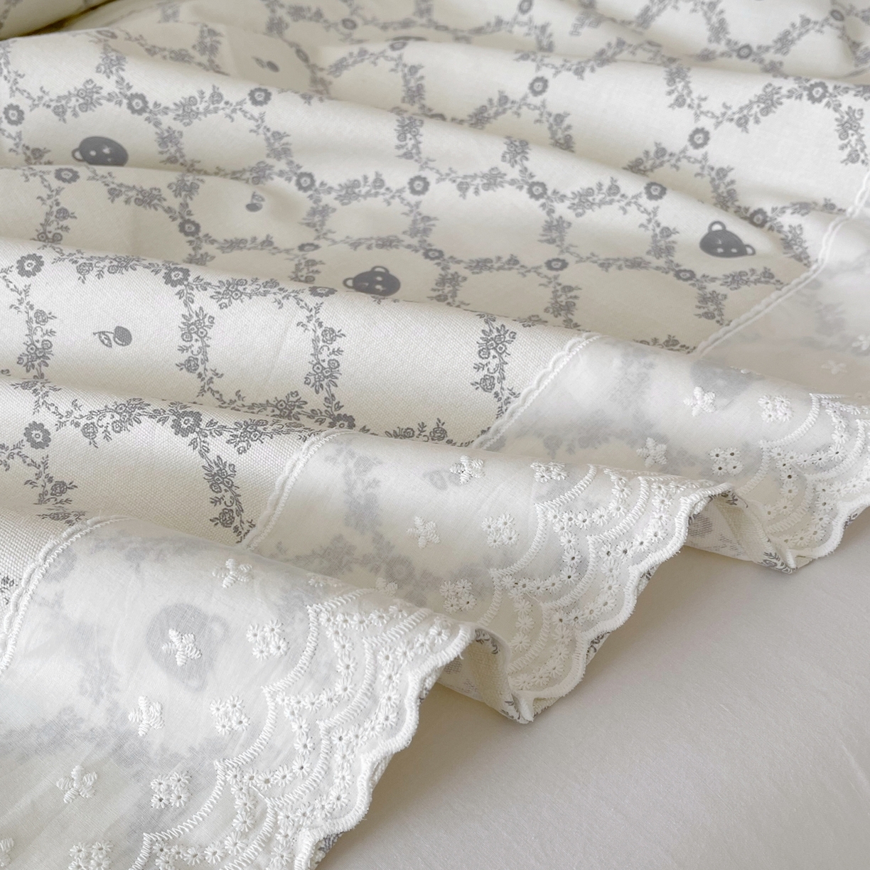 91家纺网 家纺一手货源 找家纺 春皖家纺 2026春夏新款老粗布花边款凉席席子单床单 床单单件 花边-米娅