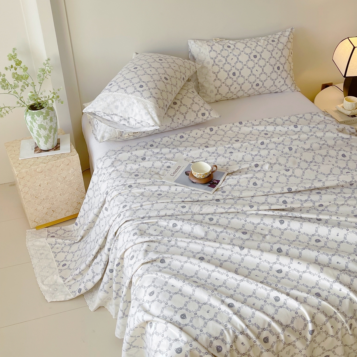 91家纺网 家纺一手货源 找家纺 春皖家纺 2026春夏新款老粗布花边款凉席席子单床单 床单单件 花边-米娅