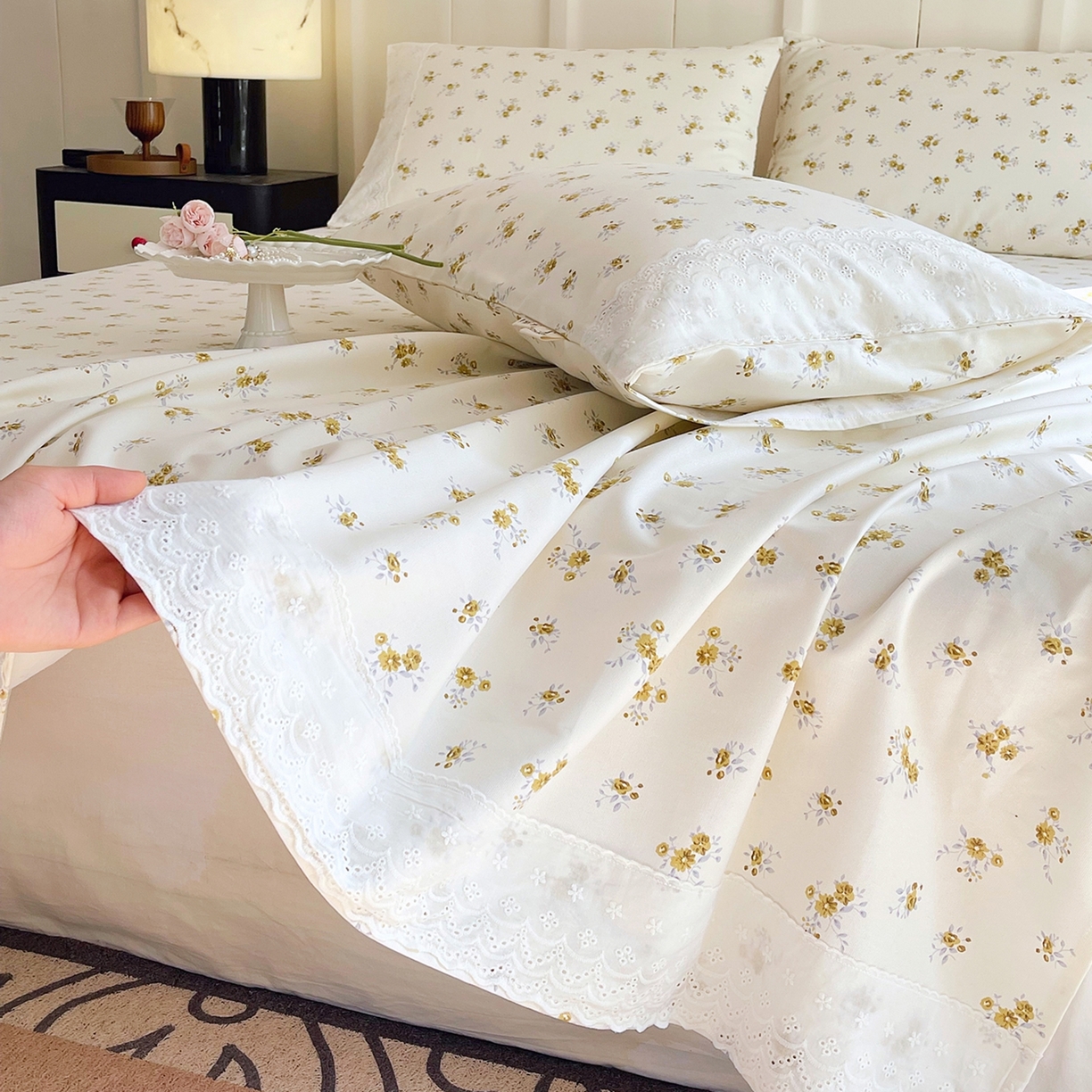 91家纺网 家纺一手货源 找家纺 春皖家纺 2026春夏新款老粗布花边款凉席席子单床单 床单单件 花边-倩影米