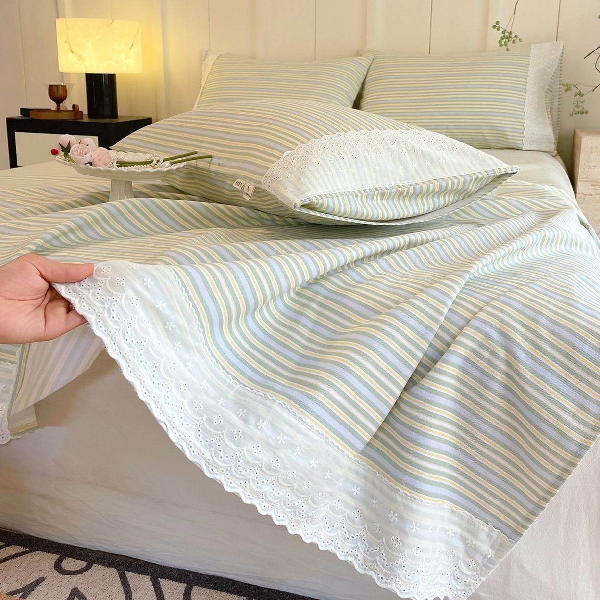 91家纺网 家纺一手货源 找家纺 春皖家纺 2026春夏新款老粗布花边款凉席席子单床单 床单单件 花边-琴南