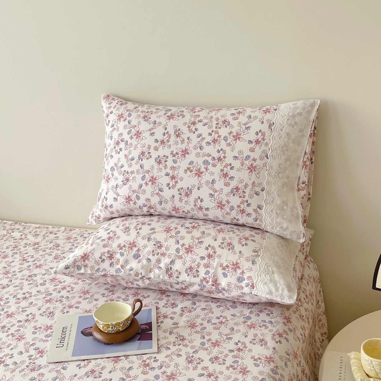 91家纺网 家纺一手货源 找家纺 春皖家纺 2026春夏新款老粗布花边款凉席席子单床单 床单单件 花边-塞西