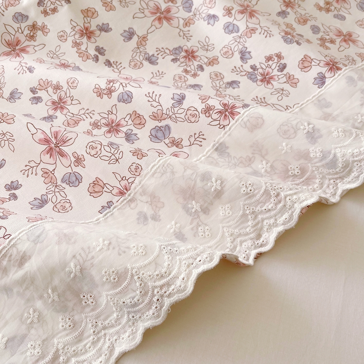 91家纺网 家纺一手货源 找家纺 春皖家纺 2026春夏新款老粗布花边款凉席席子单床单 床单单件 花边-塞西